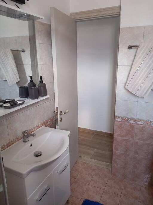 Annissa Appartment การ์ปาตอส ภายนอก รูปภาพ